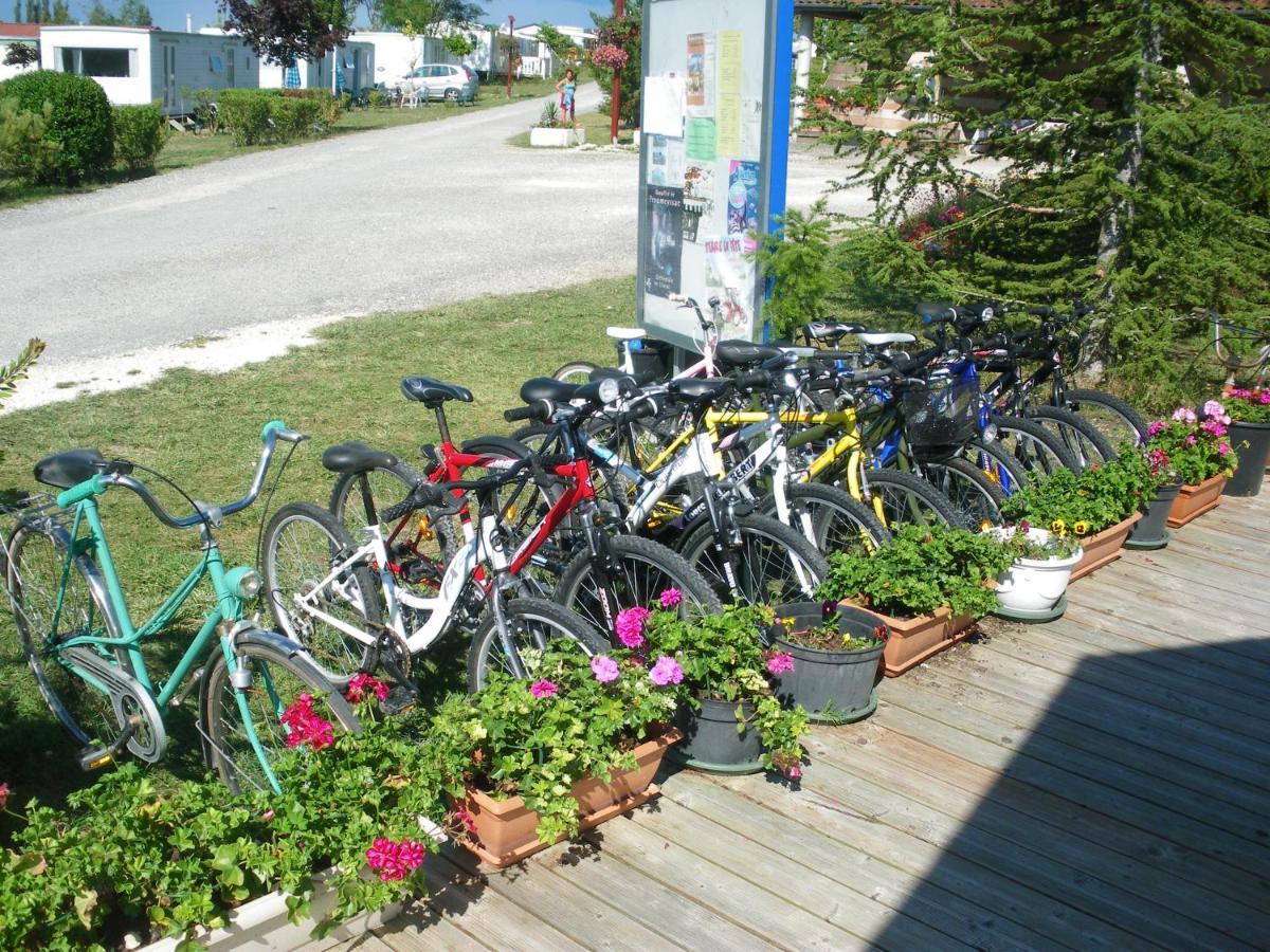 Camping Du Pontis Verteillac Екстер'єр фото