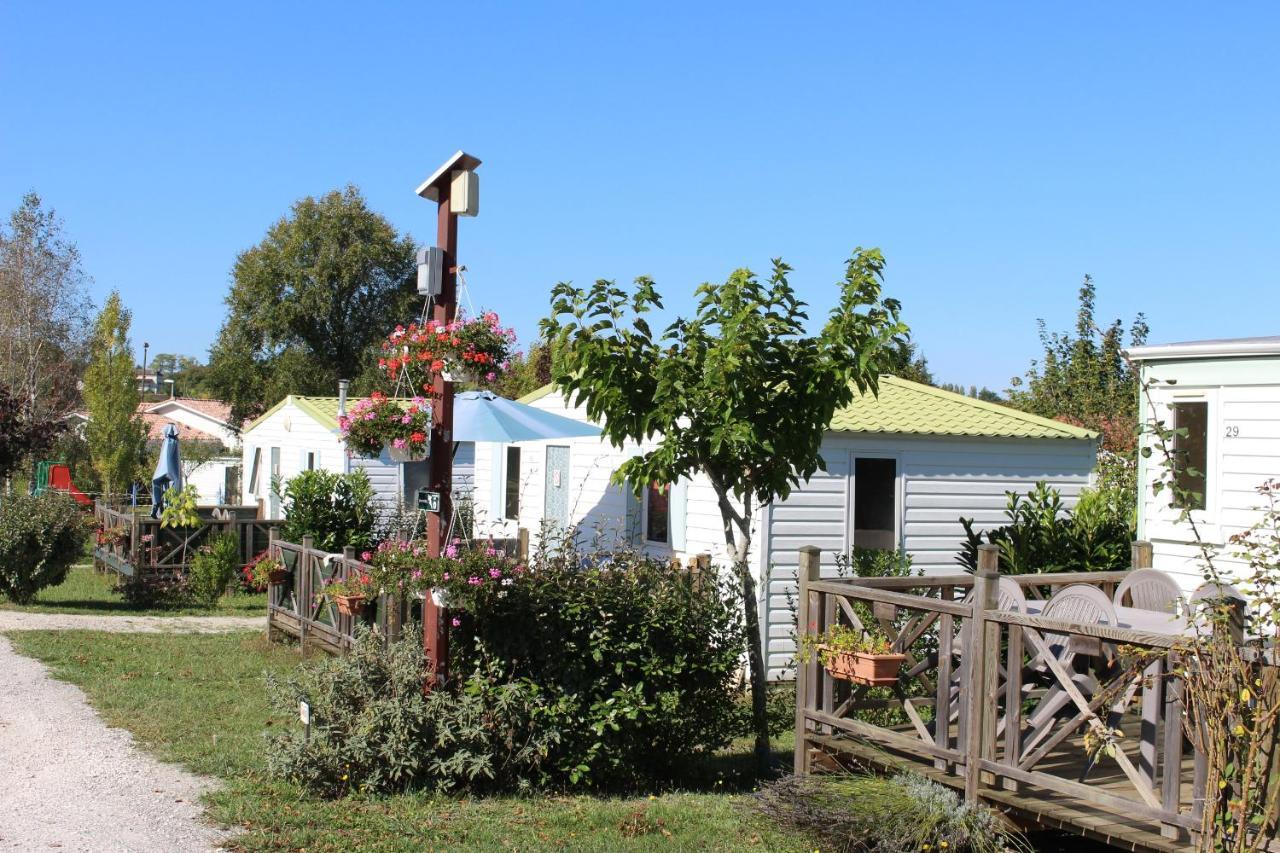 Camping Du Pontis Verteillac Екстер'єр фото